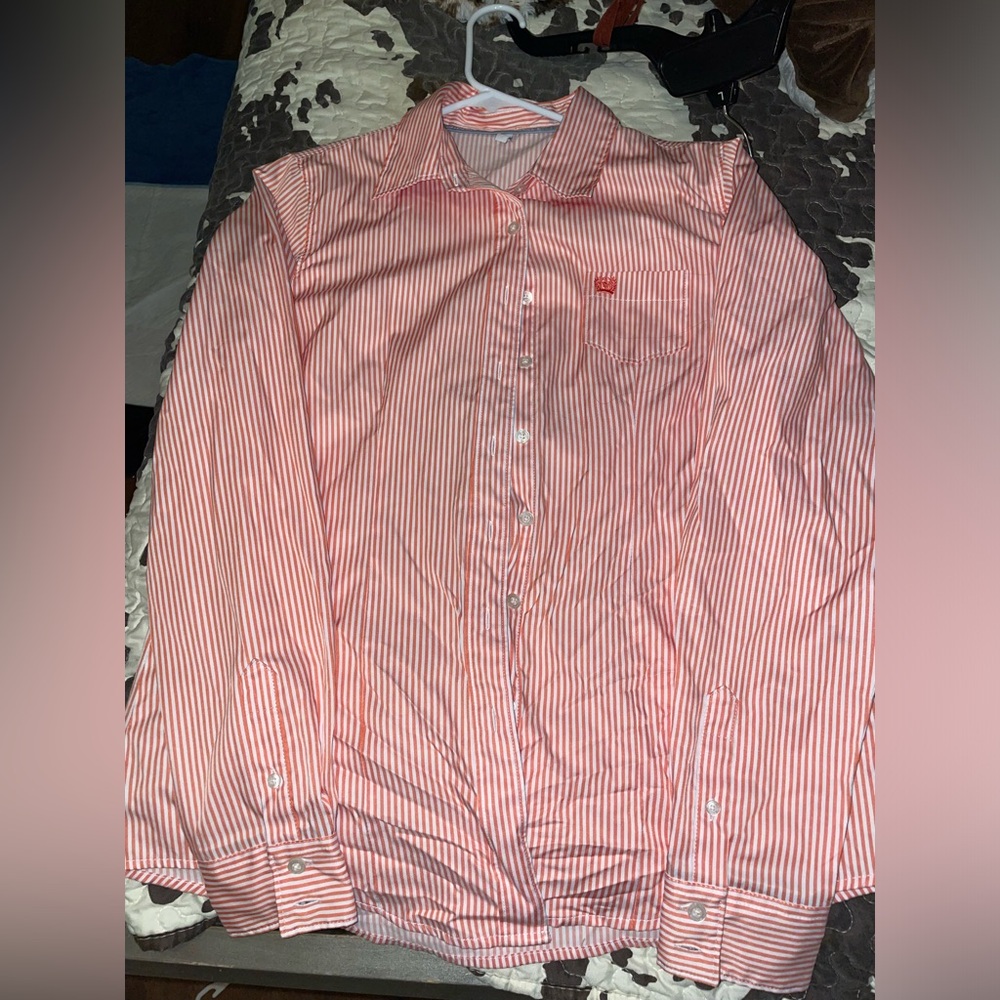 Large cinch women’s button down. Worn once great quality !Pink and white stripes